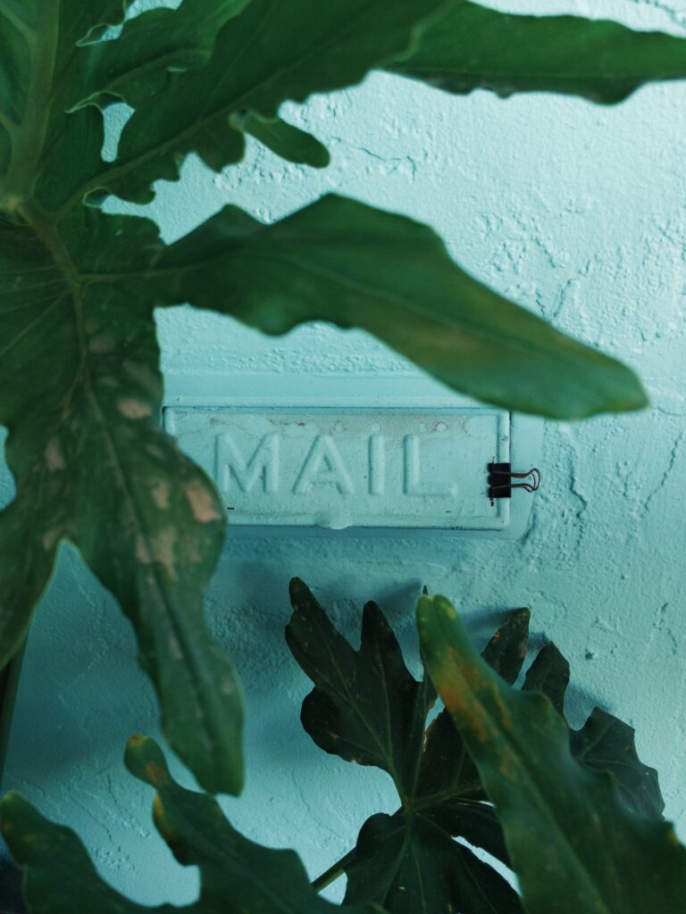 image descriptive contact mail